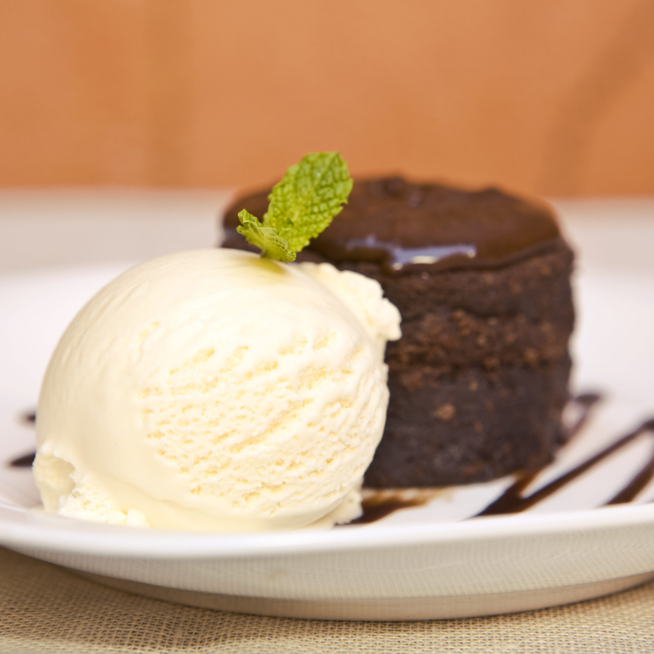 SUFLÊ DE CHOCOLATE 0% DE AÇÚCAR COM  SORVETE DE CREME